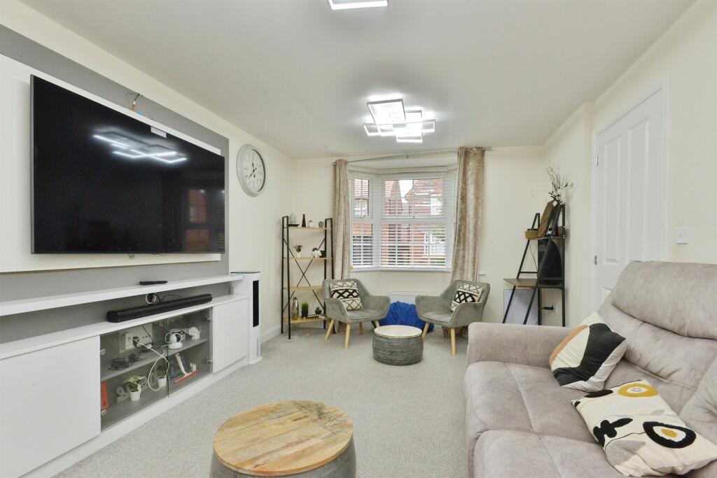 House in Milton Keynes, Fairfields - View 4