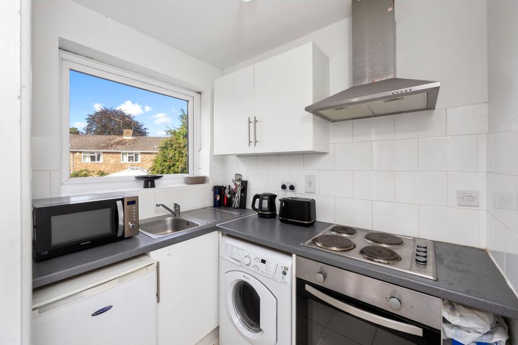 Apartment in Redhill - View 4