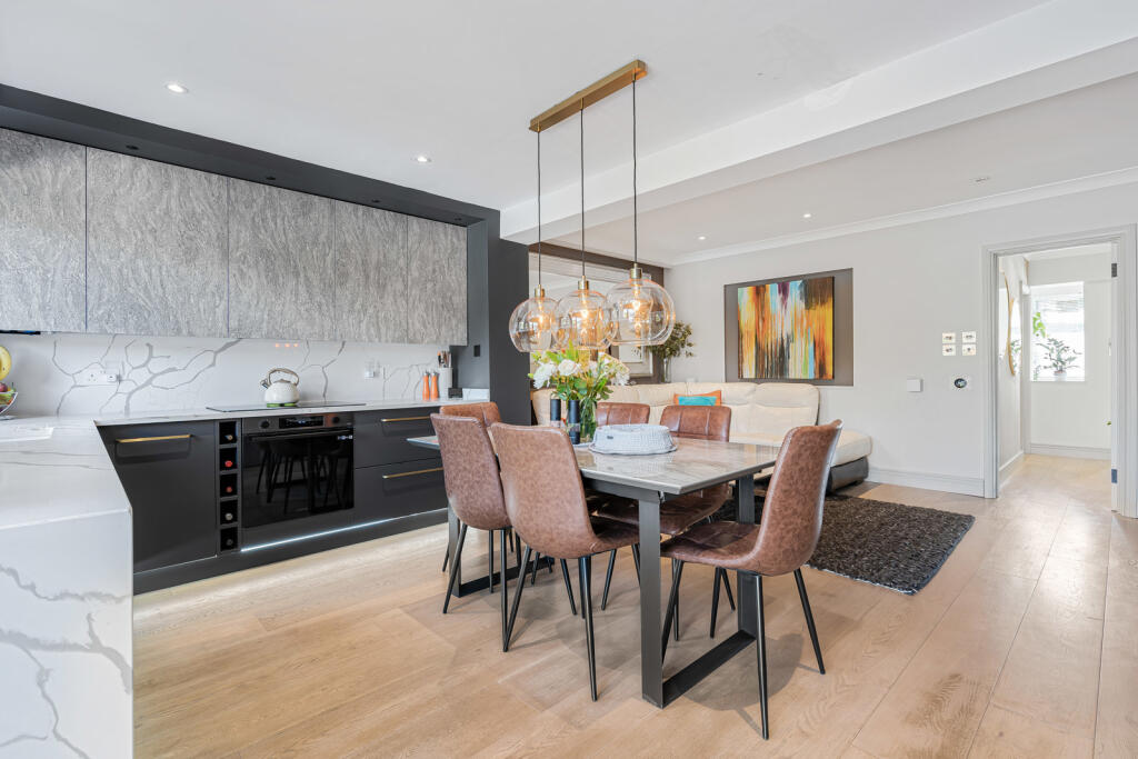 House in London - View 5