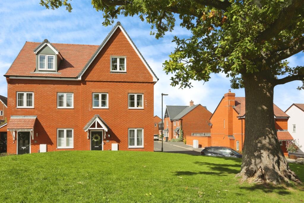 3-bed semi-detached on Pearce Row, Botley, Southampton, Hampshire, SO32, £400,000