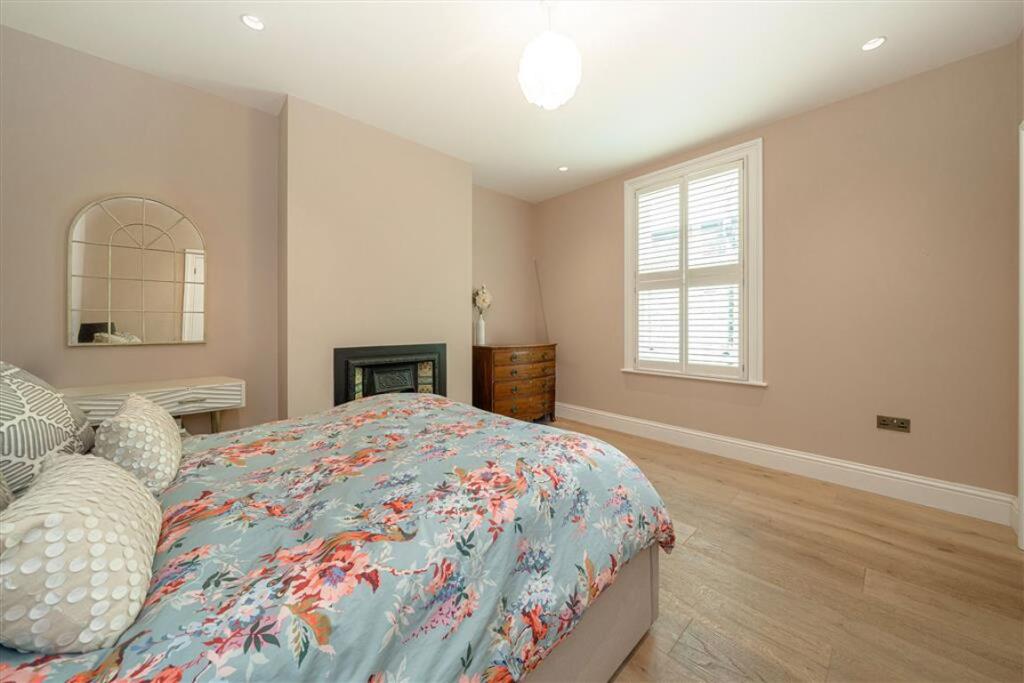 House in Twickenham - View 5