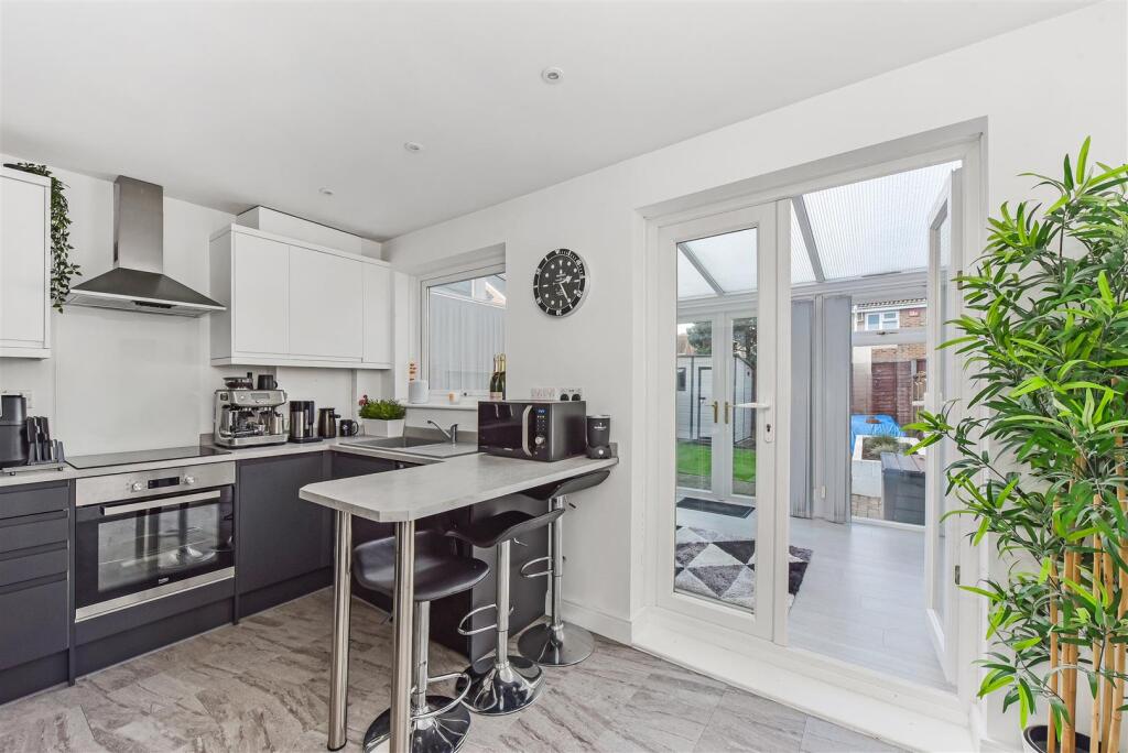 House in Havant, Waterlooville - More