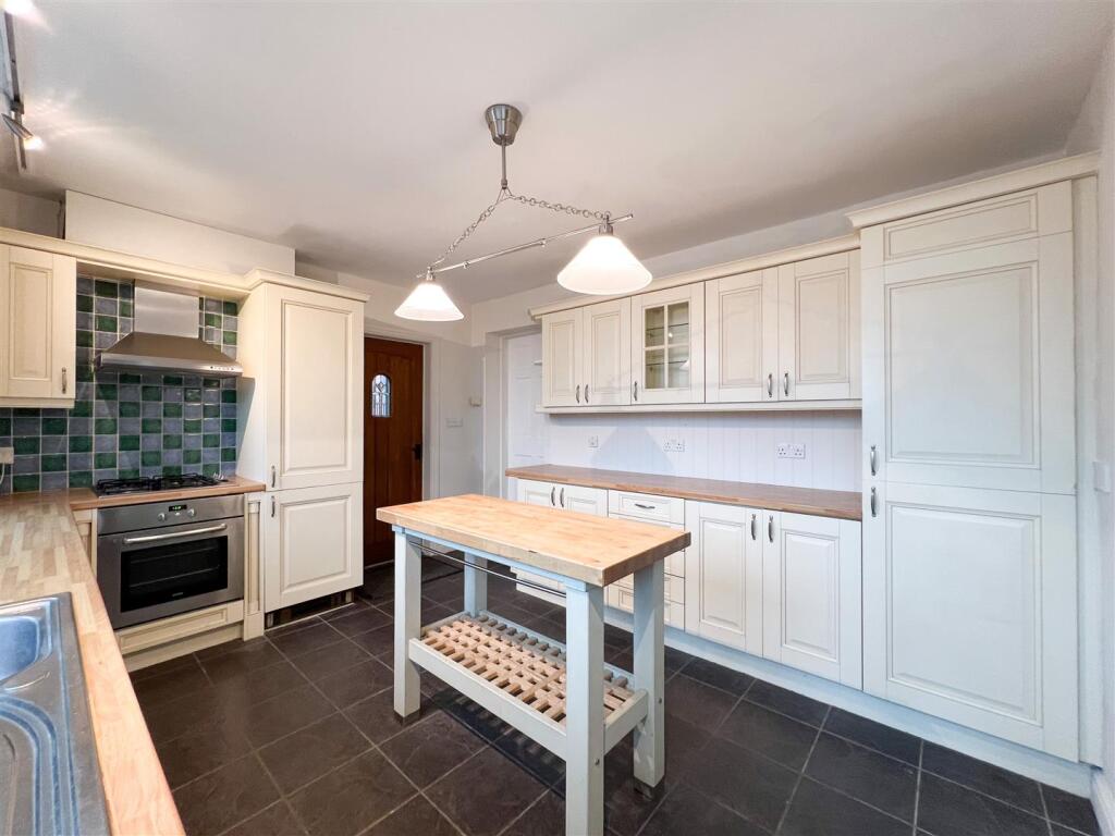 House in Stoke-on-Trent - View 3