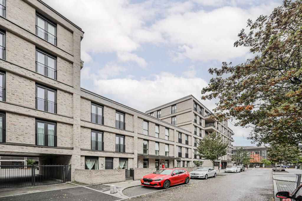 3-bed flat on Triathlon Point, 5 Madison Way, Stratford, London, E20, £685,000