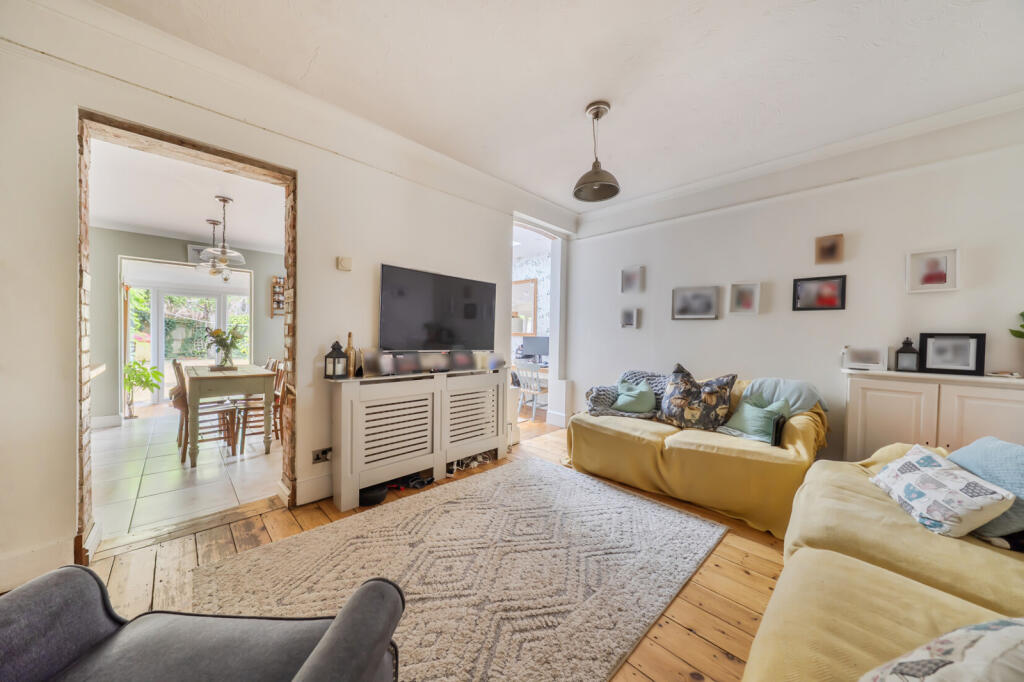House in Bagshot, Bagshot Green, Windlesham - View 3
