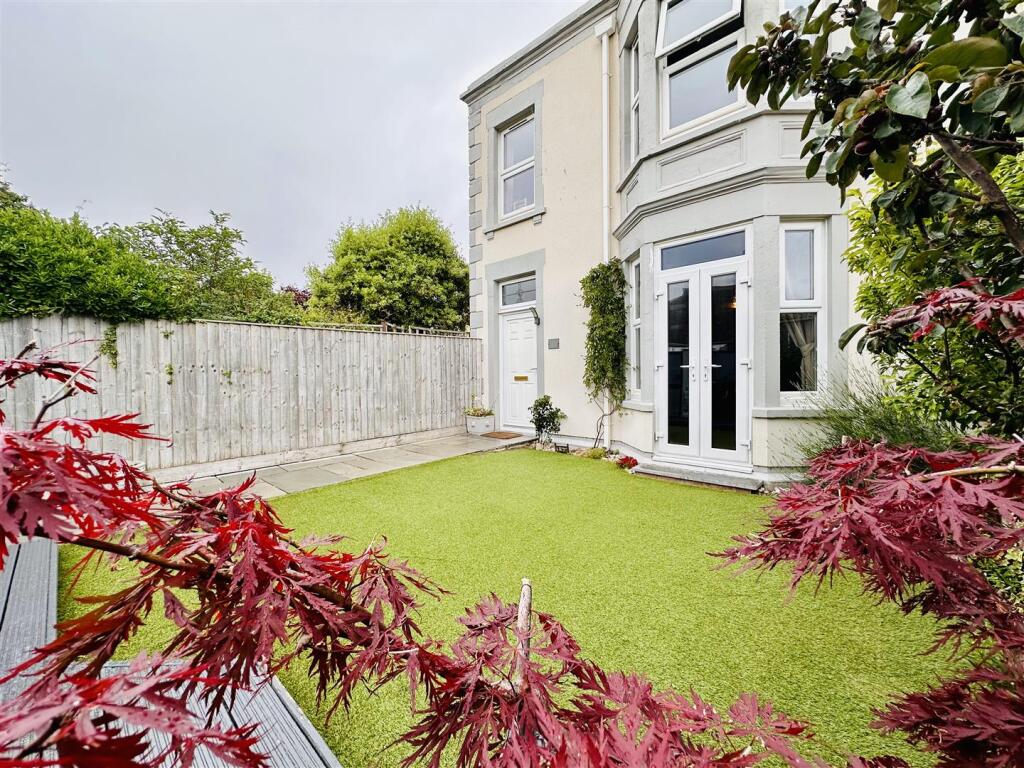 Main image of property: High Street, Burnham-On-Sea