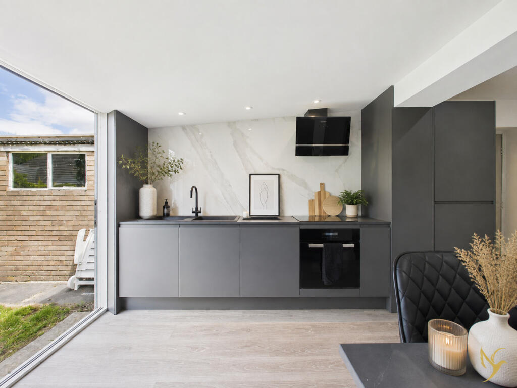 House in Gloucester - View 5