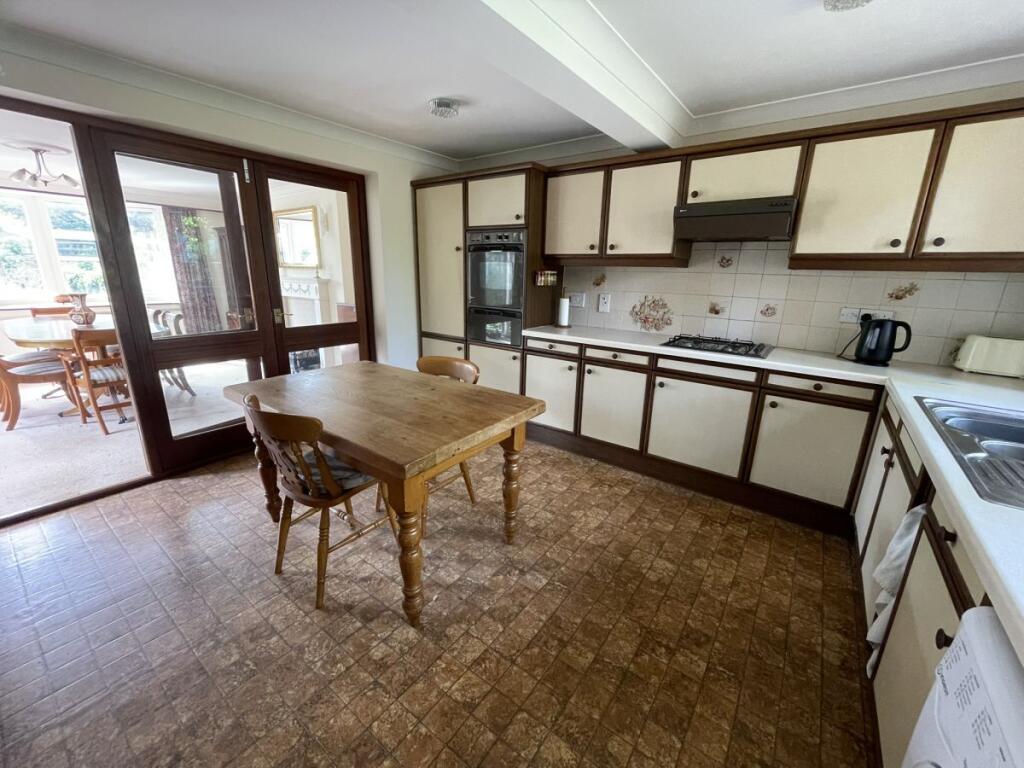 House in Broadway: Peterborough, City of Peterborough - View 5