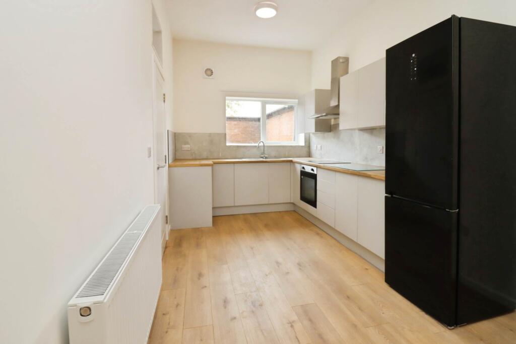 House in Wirral, Liverpool City Region - View 5