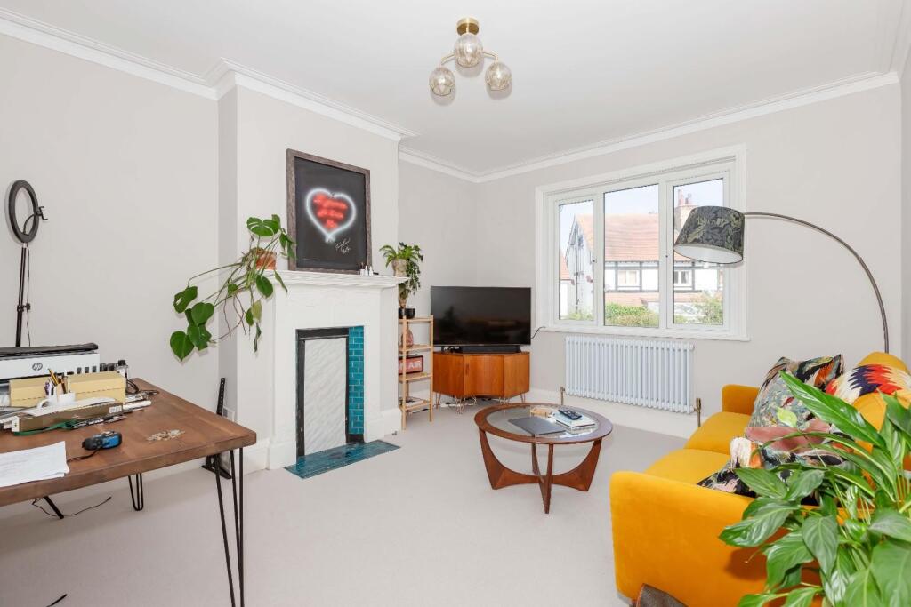 Apartment in Hove, Brunswick - View 4