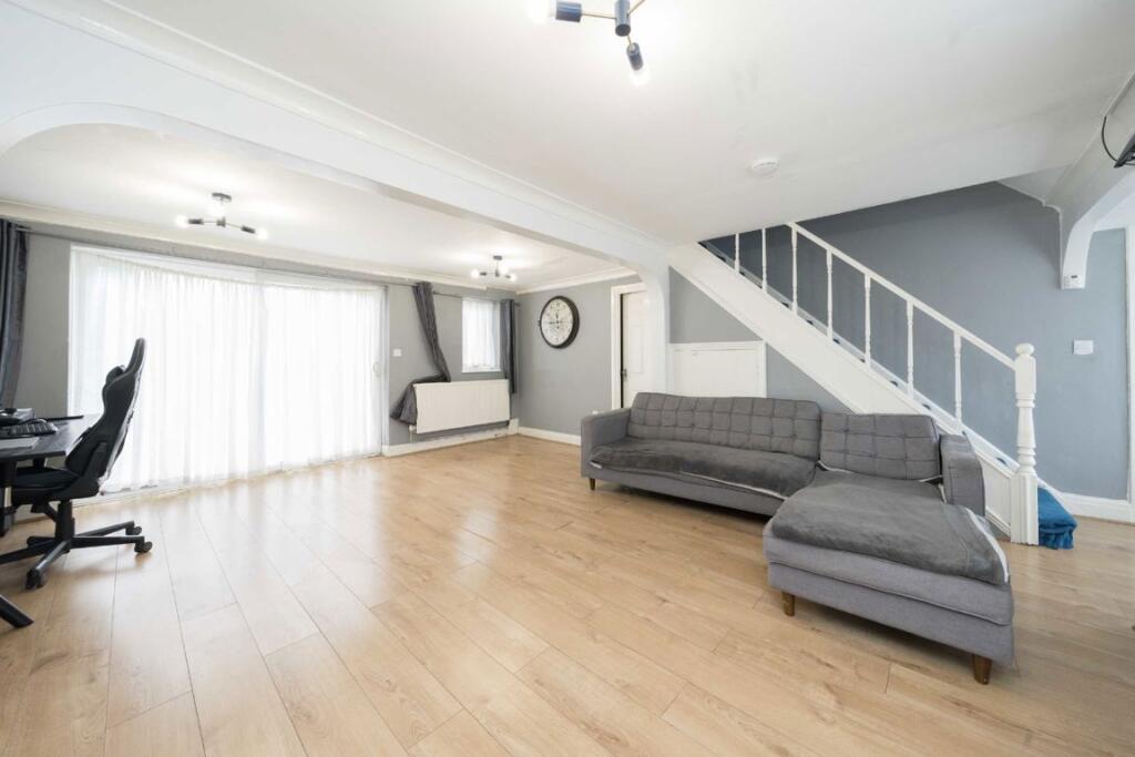 House in London - View 2