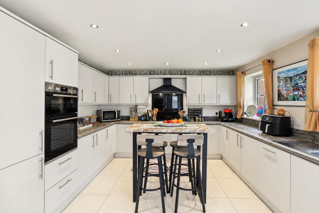 Beautifully Designed Detached Family Home Offering Stylish Living in the Heart of Terrington St Clement photo 2