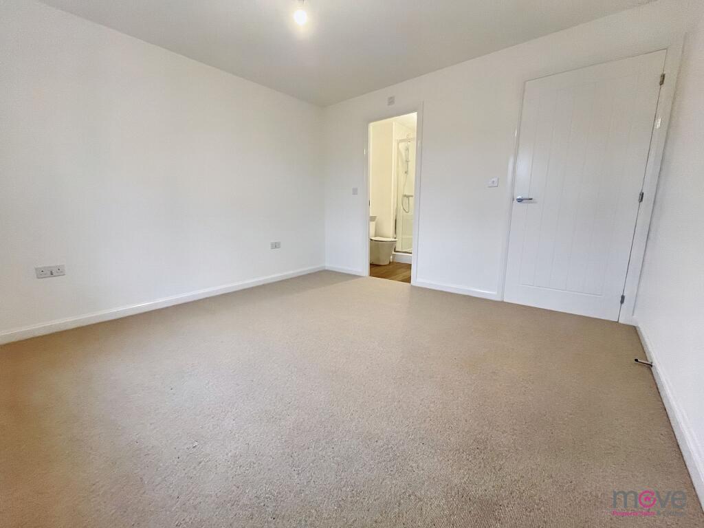Apartment in Gloucester - View 3