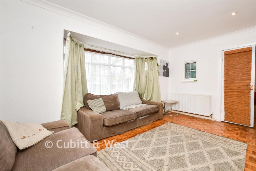 House in Croydon - View 4