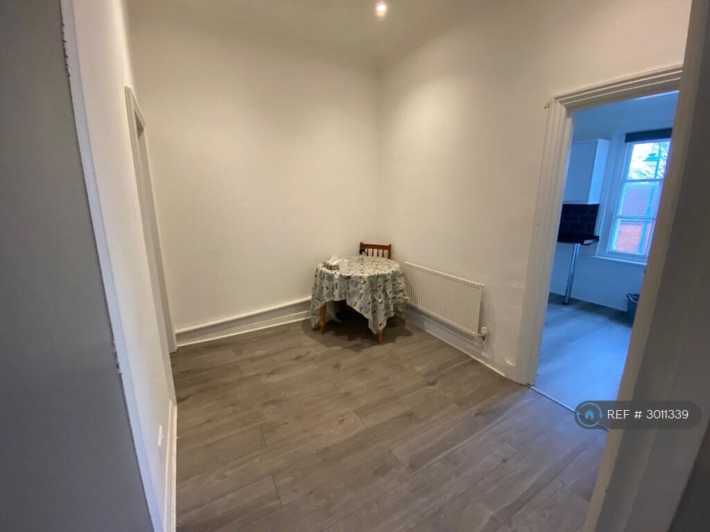 Apartment in Southampton - View 5