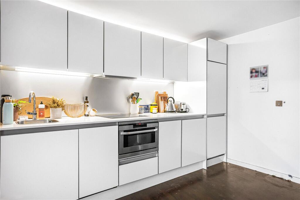 Apartment in London - View 3