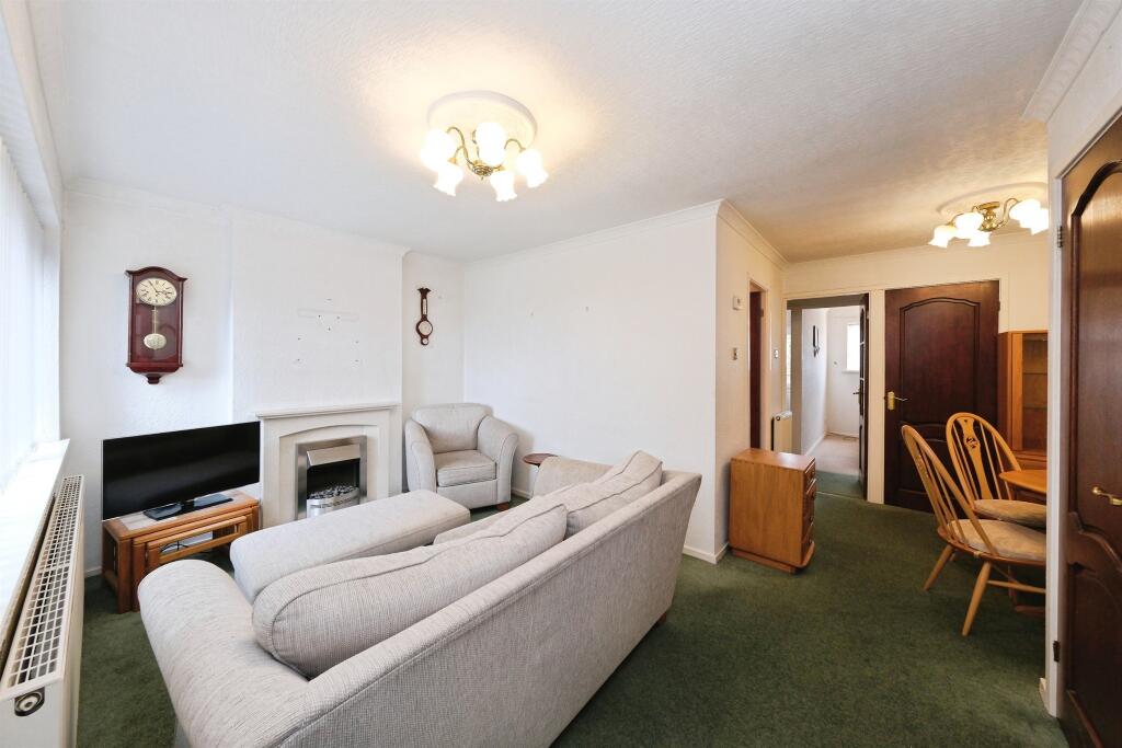 Apartment in Rotherham, Maltby - More