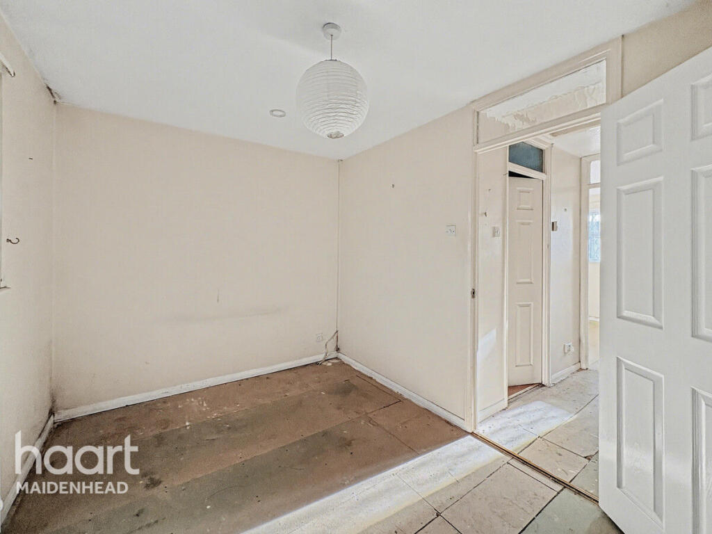 House in Winkfield, Martin's Heron - View 5