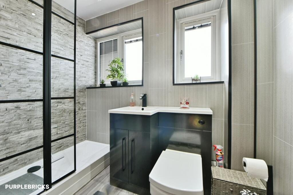 House in Oldham - View 4