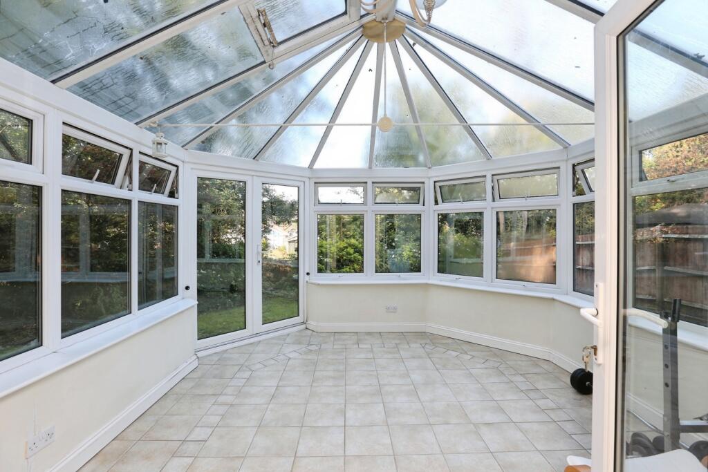 House in Eastleigh, Chandler's Ford - View 4