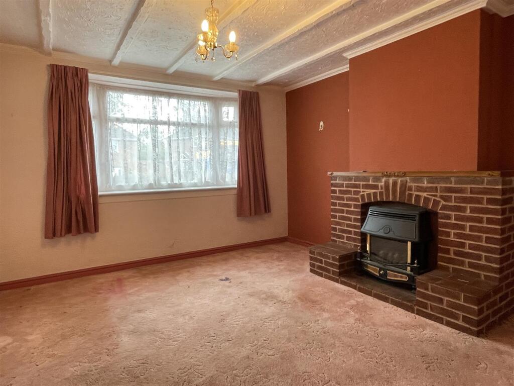 Laburnum Road, Lanesfield, Wolverhampton photo 3