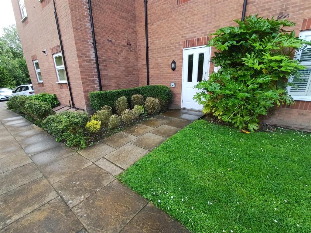 Brett Young Close, Halesowen photo 4