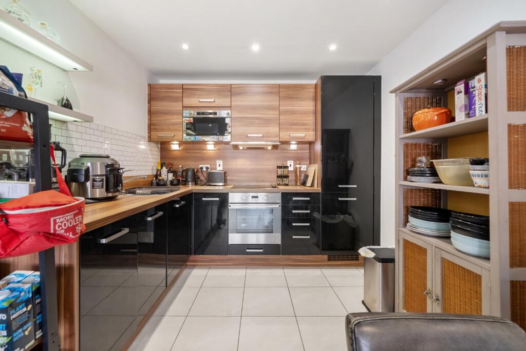 Apartment in Worcester, St Peters, Diglis - View 4