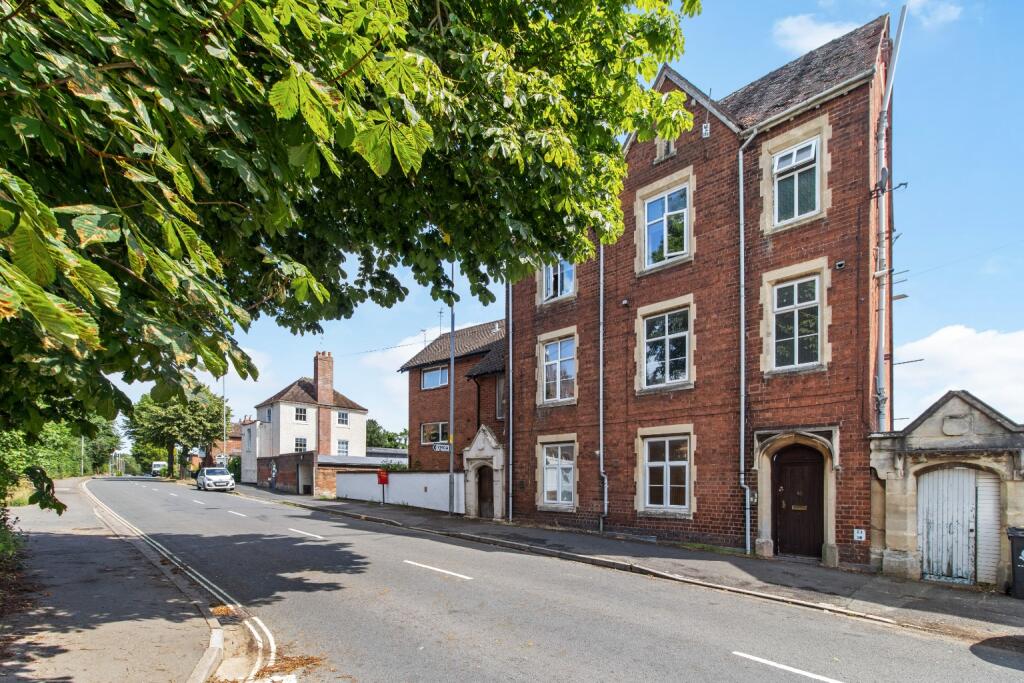 Main image of property: Flat 5, 62 Henwick Road, Worcester, Worcestershire, WR2 5NT
