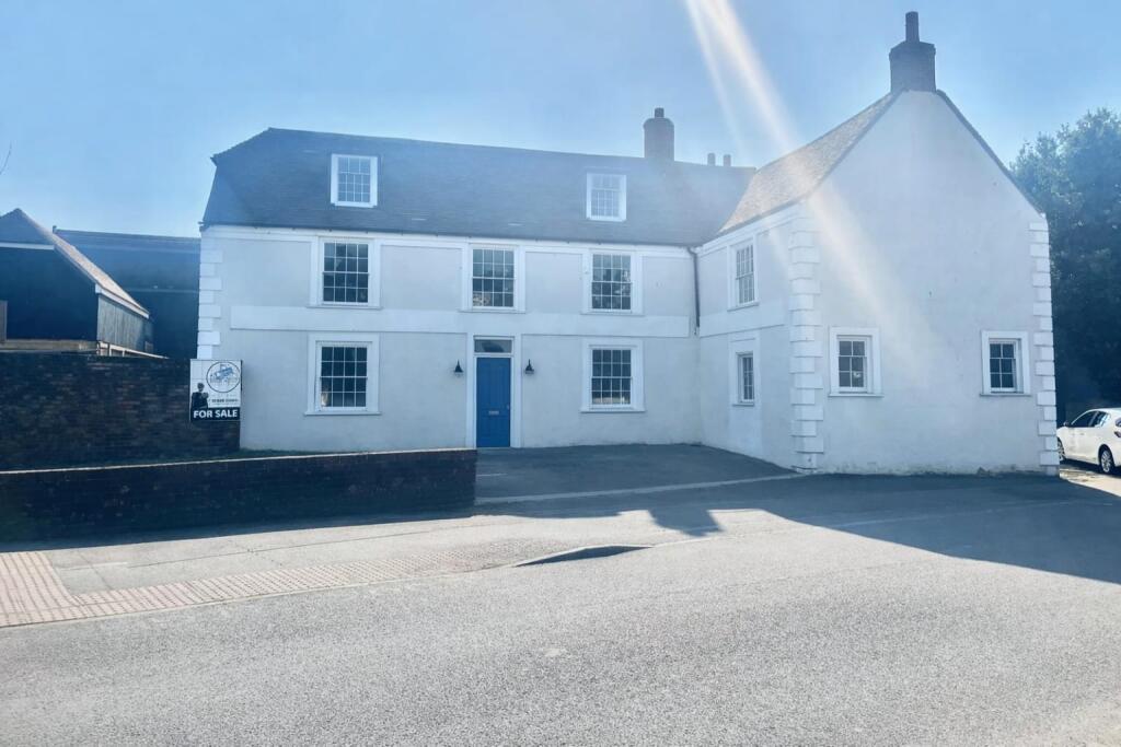 Main image of property: Commercial unit 9 Dymchurch road, Hythe, Kent CT21 6LZ