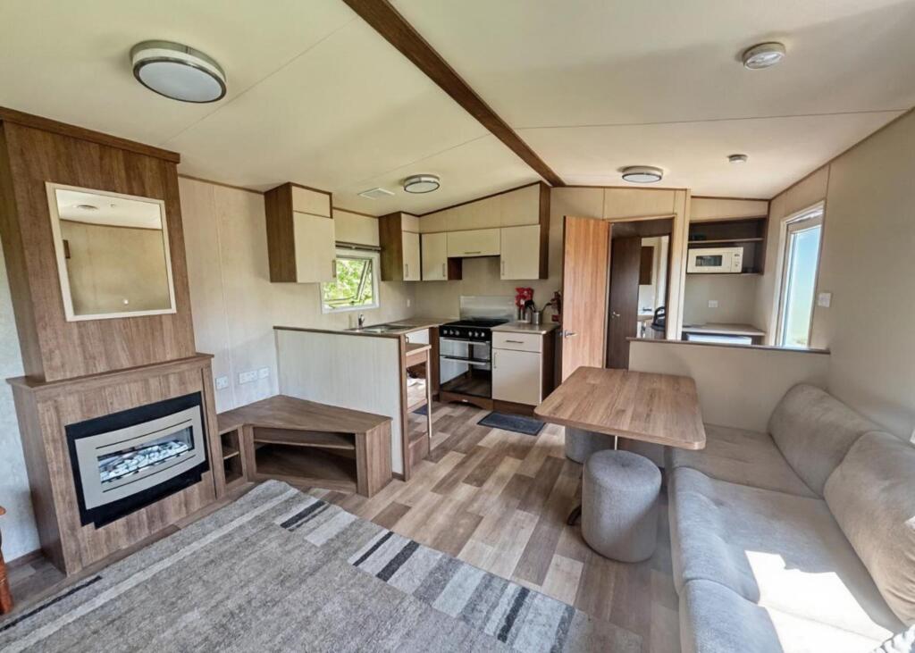 ABI Summerbreeze, Holmans Wood Holiday Park, Chudleigh, Newton Abbot, Devon, TQ13 0DZ photo 5