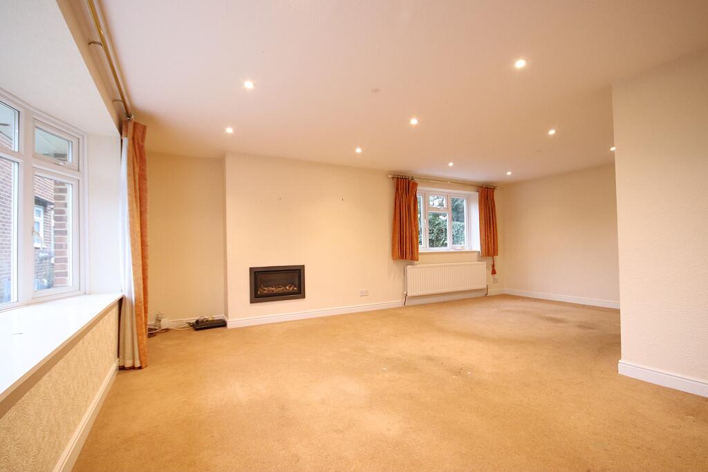 Close To Amenities, Maidenhead photo 3