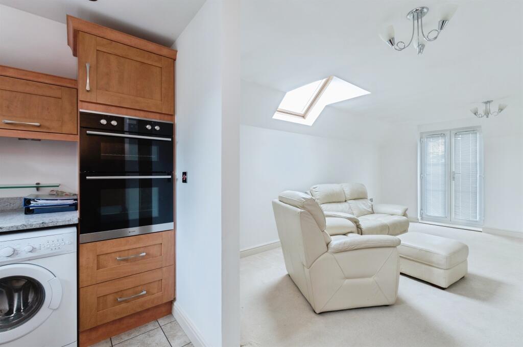 Apartment in Bournemouth, West Moors - View 5