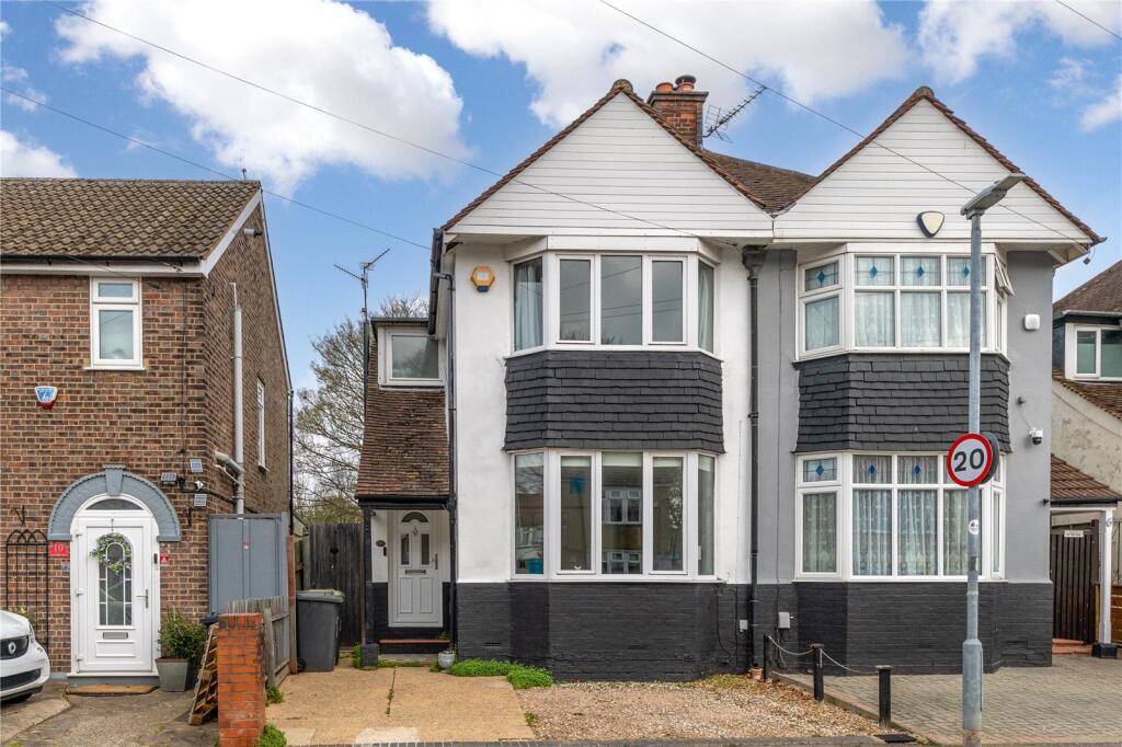 Main image of property: Sunridge Avenue, Luton, Bedfordshire, LU2