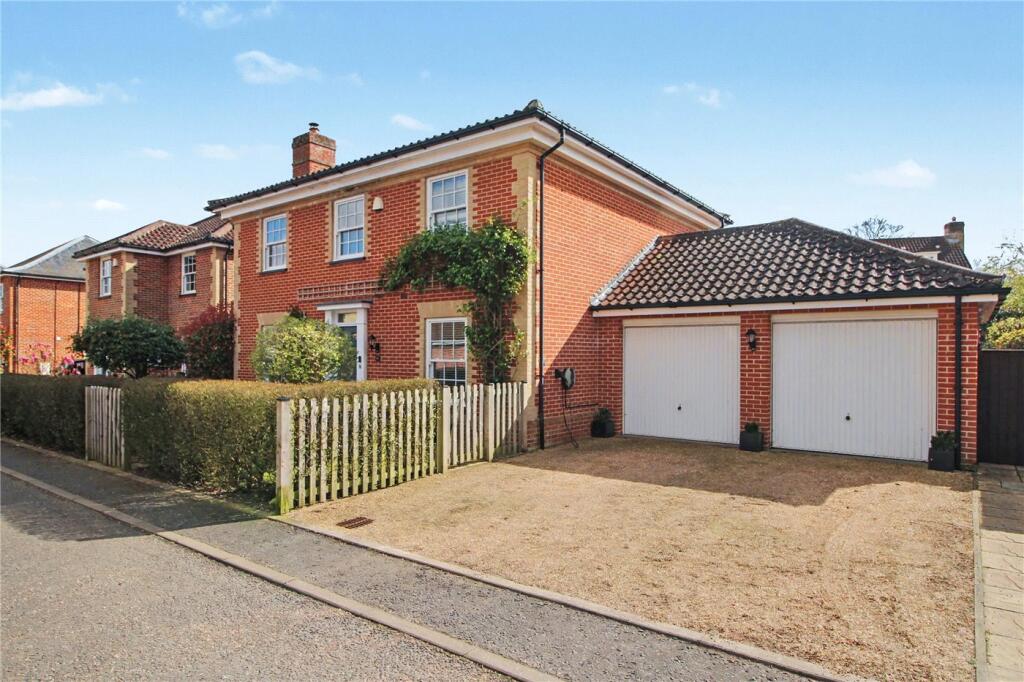 4-bed detached on Sowdlefield Walk, Mulbarton, Norwich, Norfolk, NR14, £600,000
