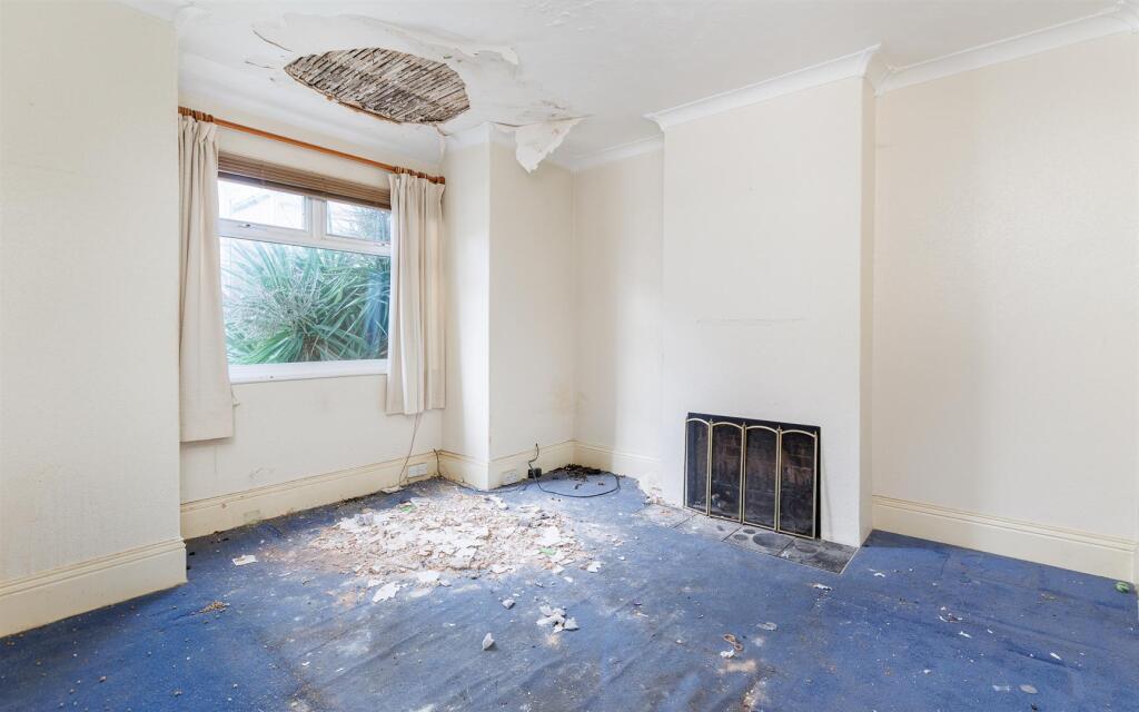 FULL RENOVATION PROJECT IN POPULAR AREA - Tennyson Road, Cowes - View 4