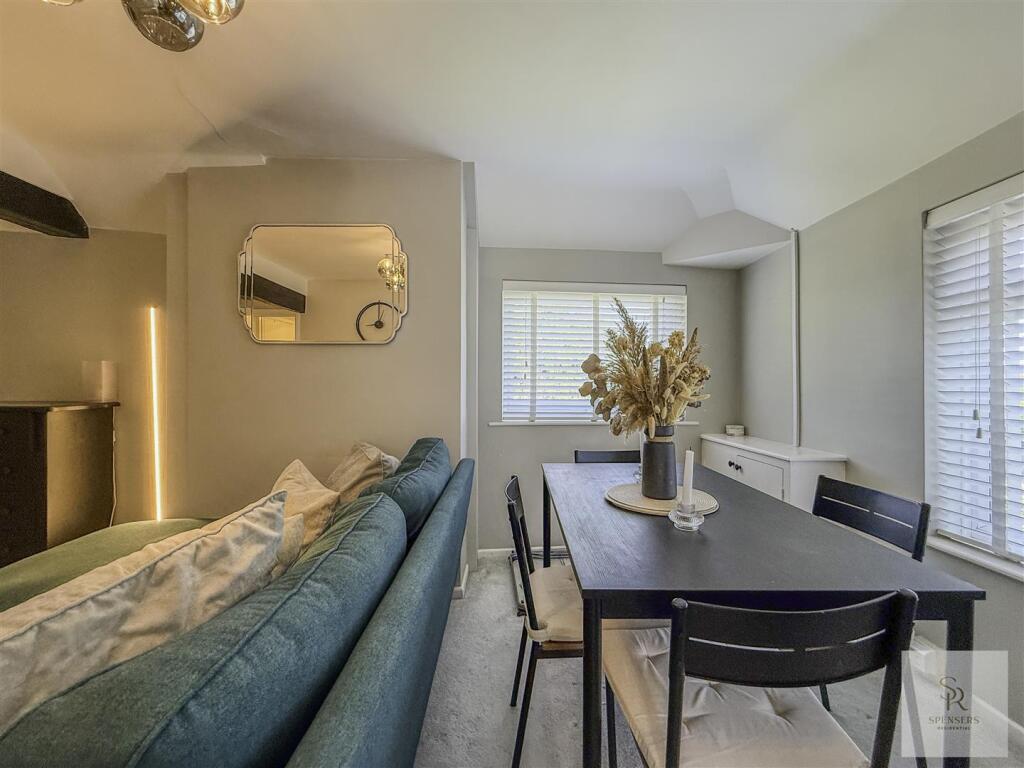 Apartment in Dacorum, Leverstock Green - View 5