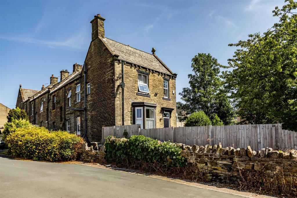 House in Bradford, West Yorkshire - View 2