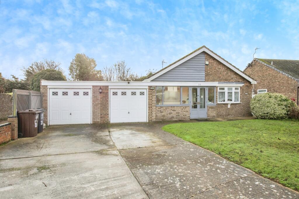 3-bed bungalow on Bluehouse Avenue, CLACTON-ON-SEA, £300,000