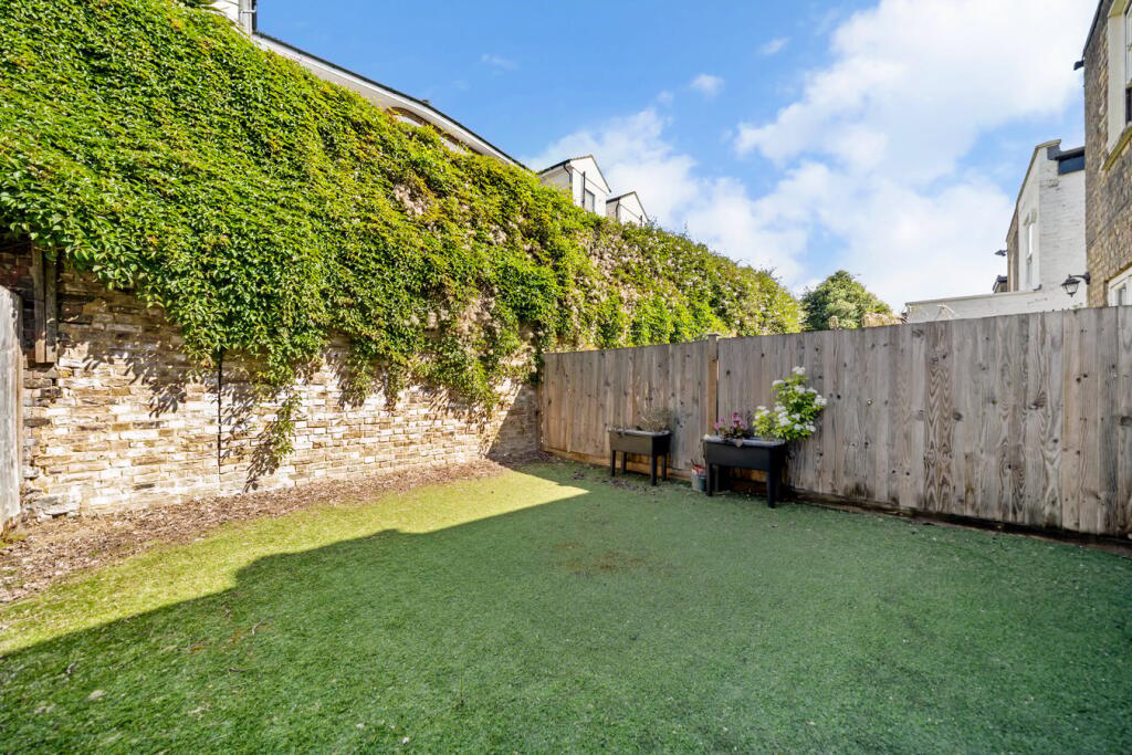 House in London - View 3