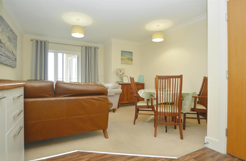 Stunning Sea Views * Shanklin Seafront - View 6