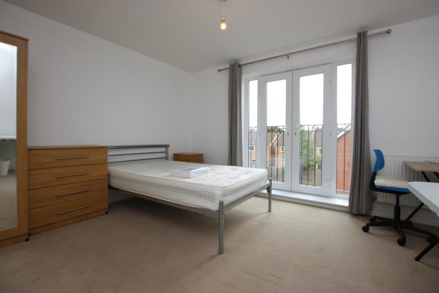 5 bedroom terraced house for rent