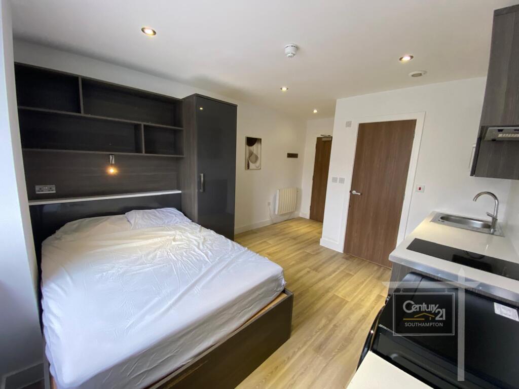 Apartment in Southampton, Bedford Place, The Polygon - View 3