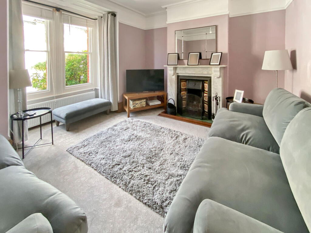 3-bed terraced on Sussex Avenue, Ashford, Kent, TN24 8ND, £350,000