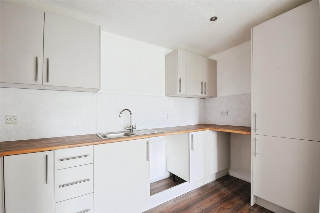 Apartment in St Albans - View 4