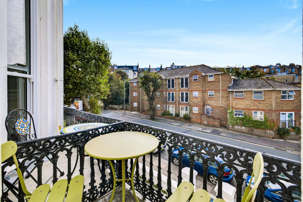 Apartment in Brighton - View 3