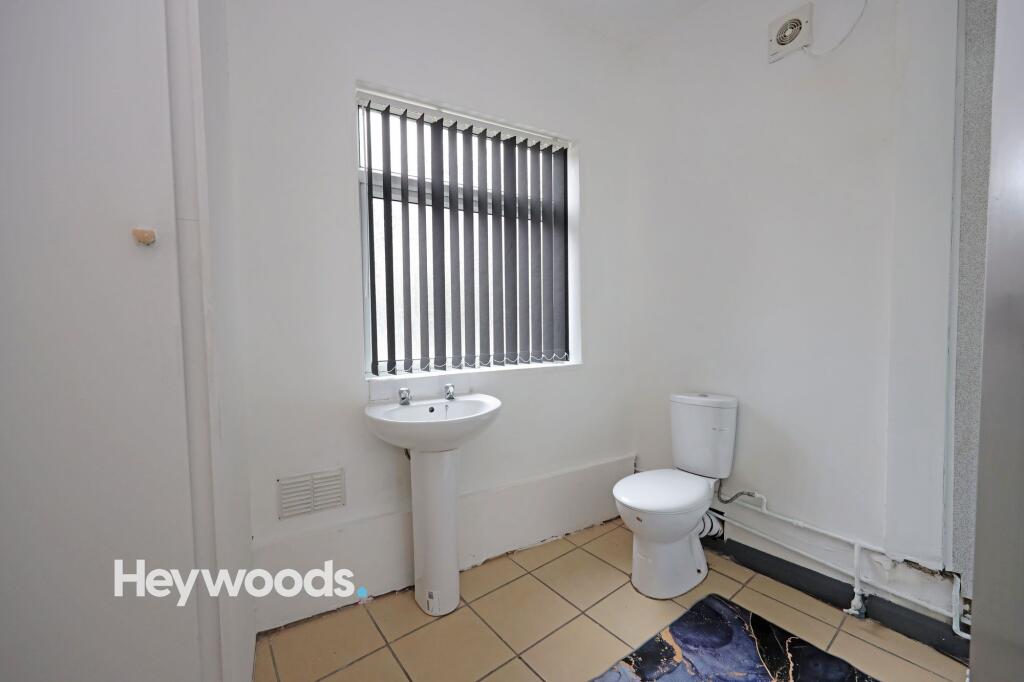 Apartment in Stoke-on-Trent - View 4
