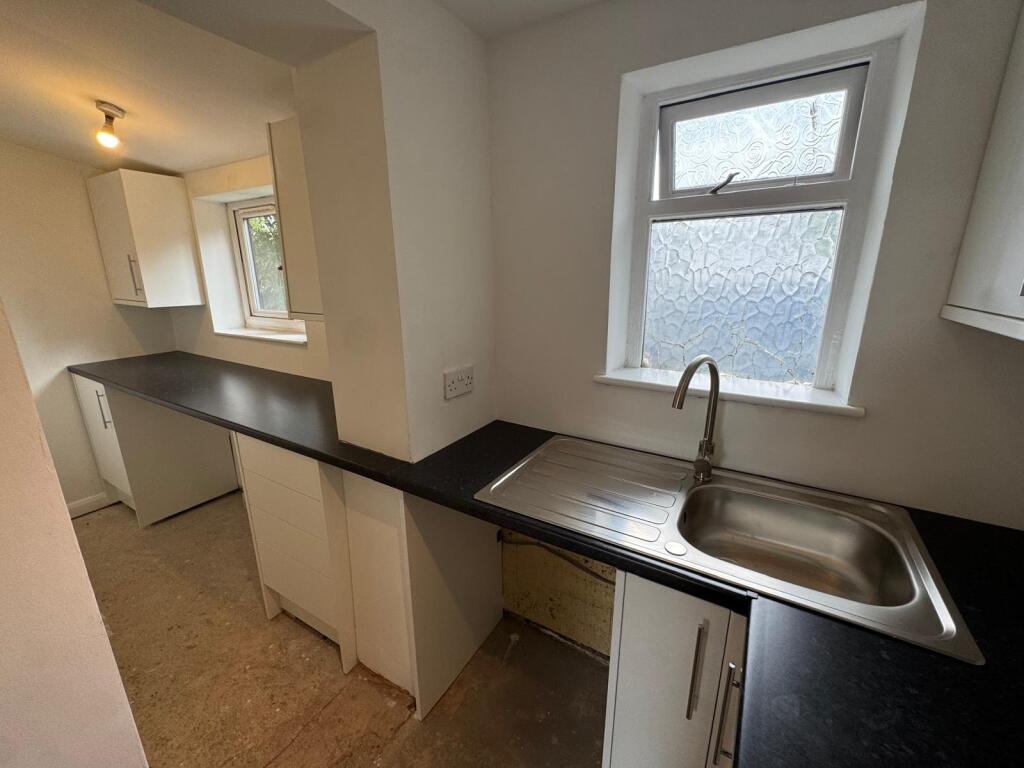 House in Bradford, Lower Wyke - View 4