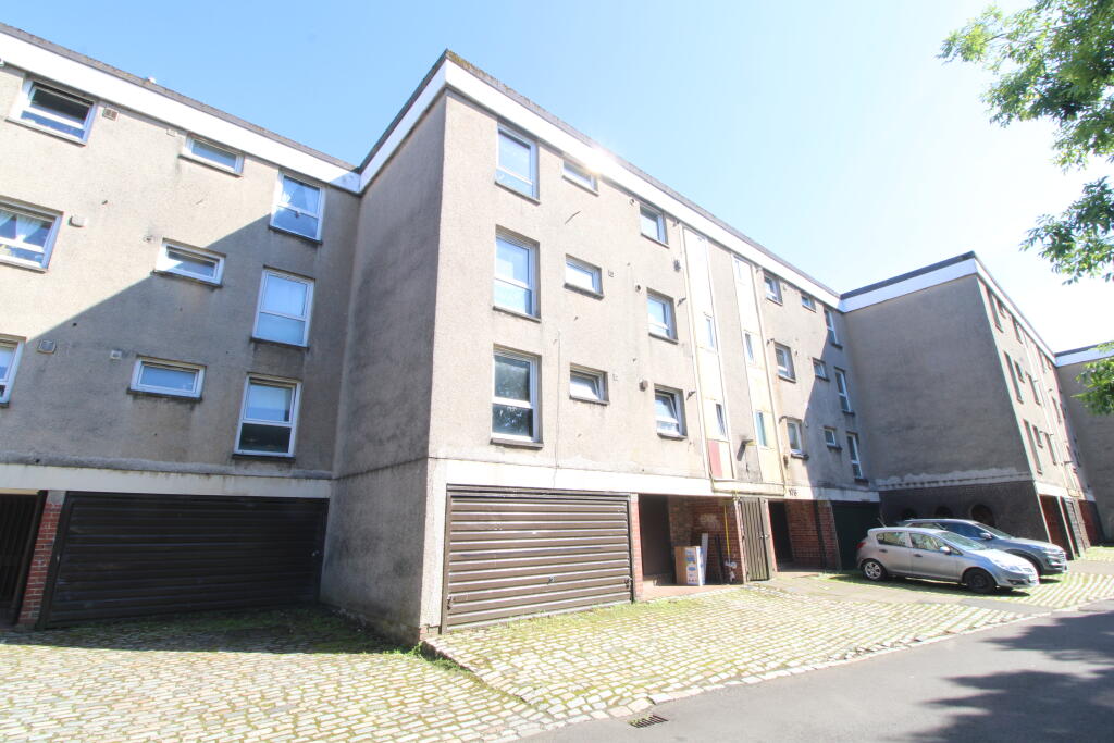 2-bed flat on Glenhove Road, Glasgow, G67, £55,000