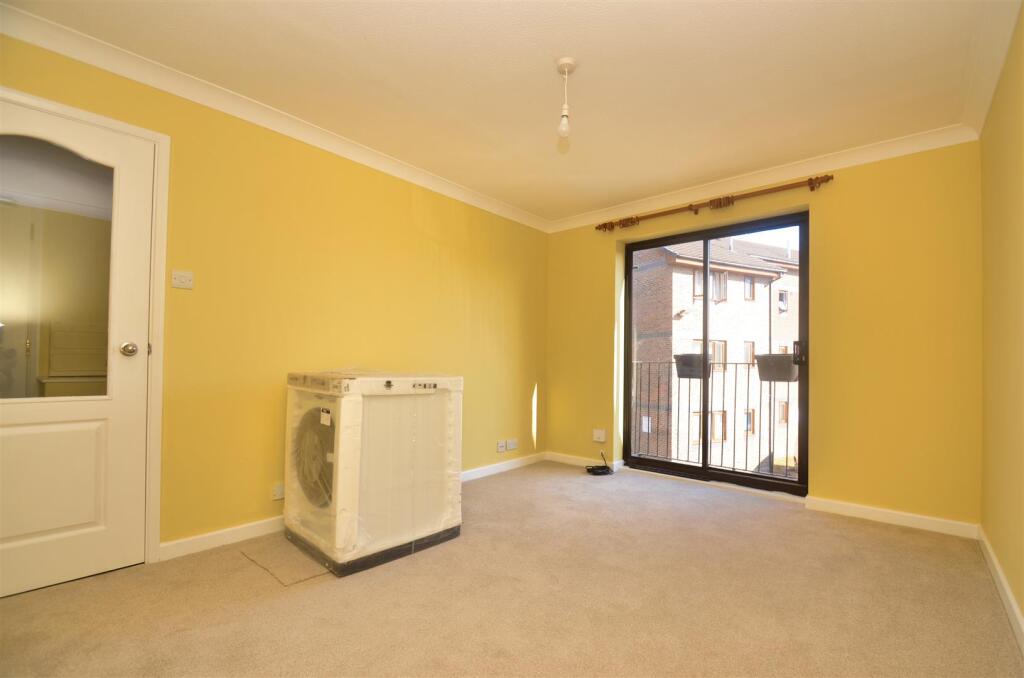Apartment in Ryde, Oakfield - View 2