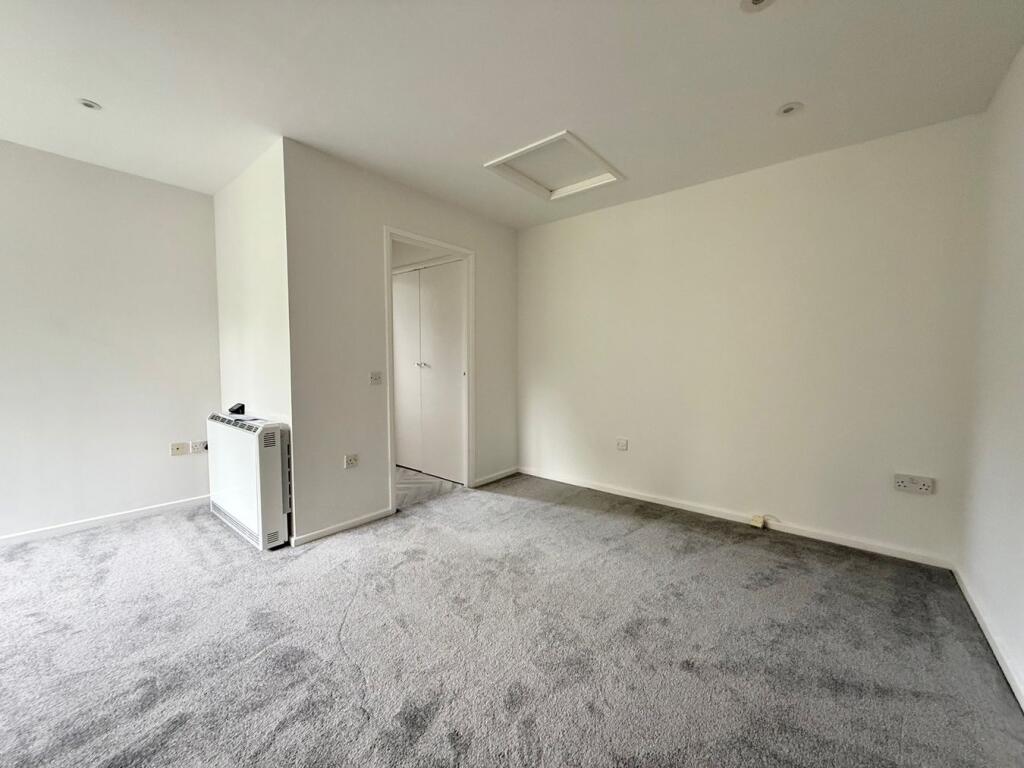 Apartment in Reading, Lower Earley, Earley - View 2